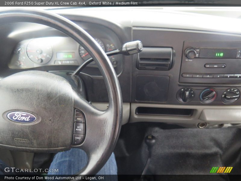 Oxford White / Medium Flint 2006 Ford F250 Super Duty XL Crew Cab 4x4