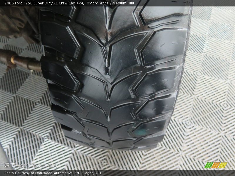 Oxford White / Medium Flint 2006 Ford F250 Super Duty XL Crew Cab 4x4