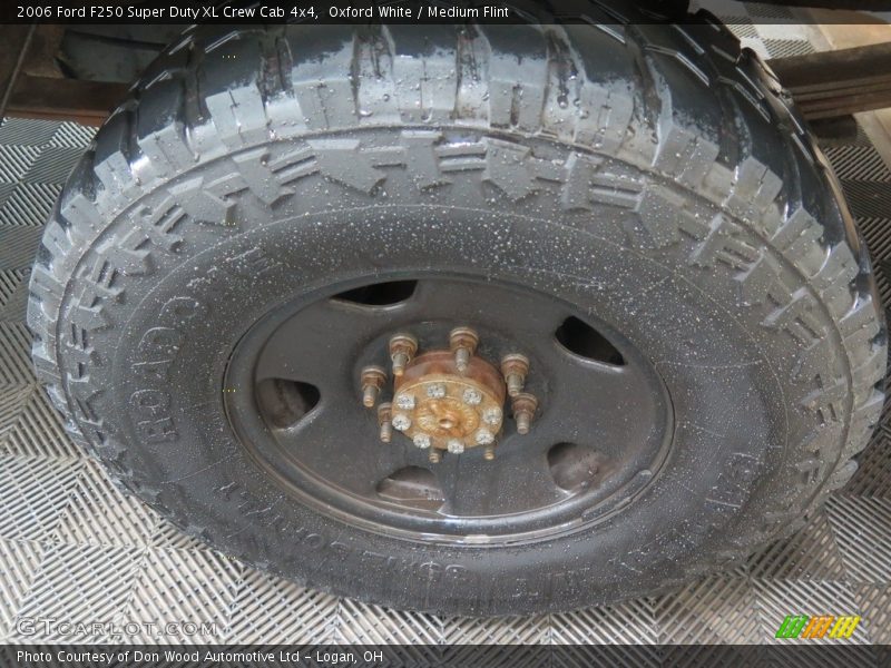 Oxford White / Medium Flint 2006 Ford F250 Super Duty XL Crew Cab 4x4