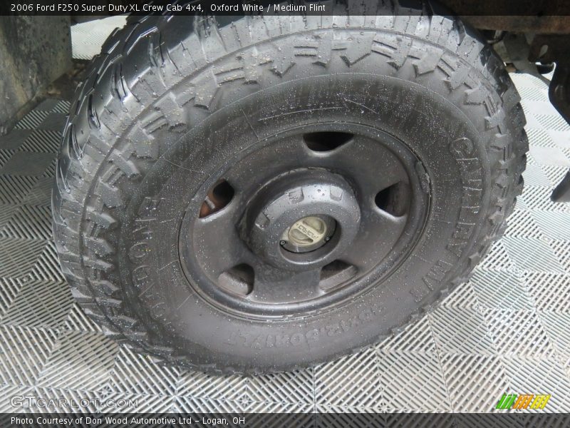 Oxford White / Medium Flint 2006 Ford F250 Super Duty XL Crew Cab 4x4