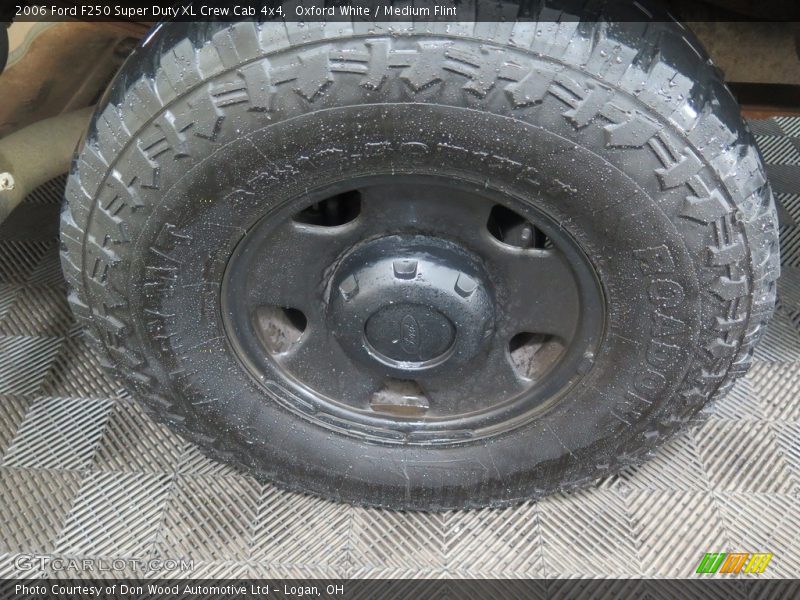 Oxford White / Medium Flint 2006 Ford F250 Super Duty XL Crew Cab 4x4