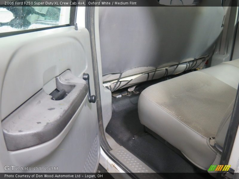 Oxford White / Medium Flint 2006 Ford F250 Super Duty XL Crew Cab 4x4