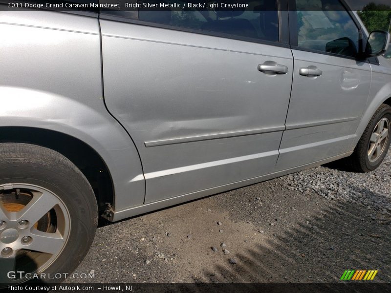 Bright Silver Metallic / Black/Light Graystone 2011 Dodge Grand Caravan Mainstreet