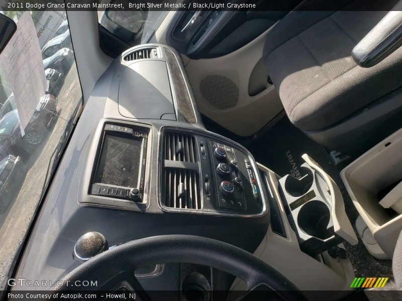 Bright Silver Metallic / Black/Light Graystone 2011 Dodge Grand Caravan Mainstreet