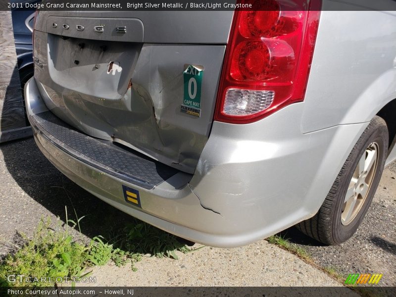Bright Silver Metallic / Black/Light Graystone 2011 Dodge Grand Caravan Mainstreet