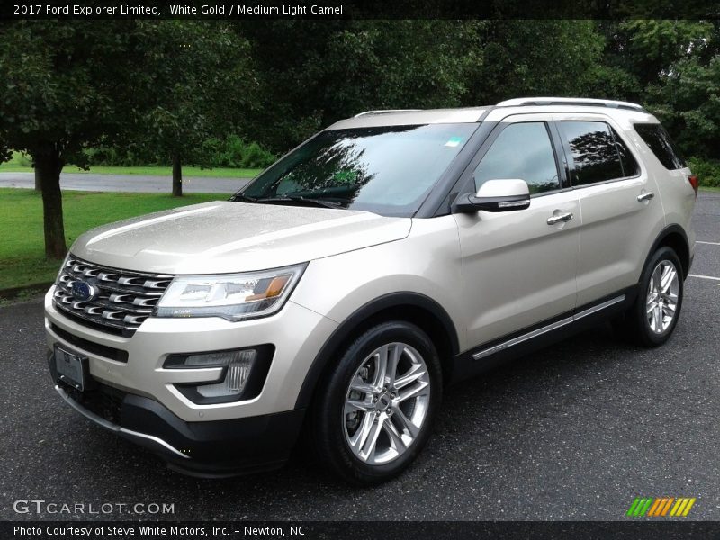 Front 3/4 View of 2017 Explorer Limited