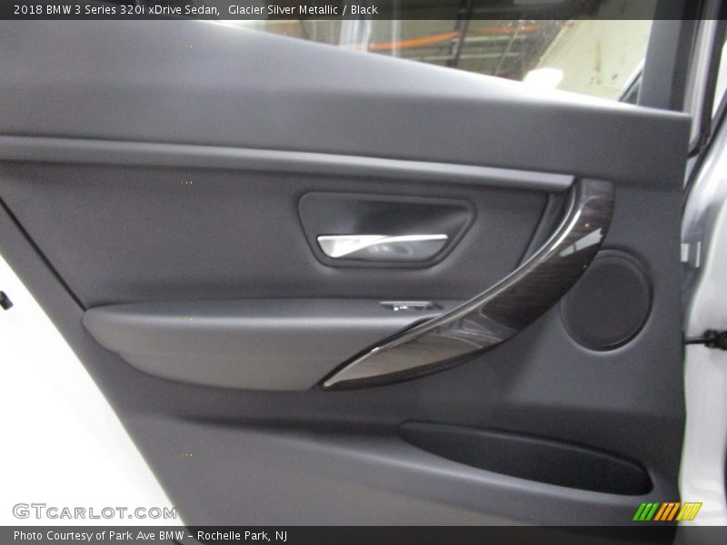 Glacier Silver Metallic / Black 2018 BMW 3 Series 320i xDrive Sedan