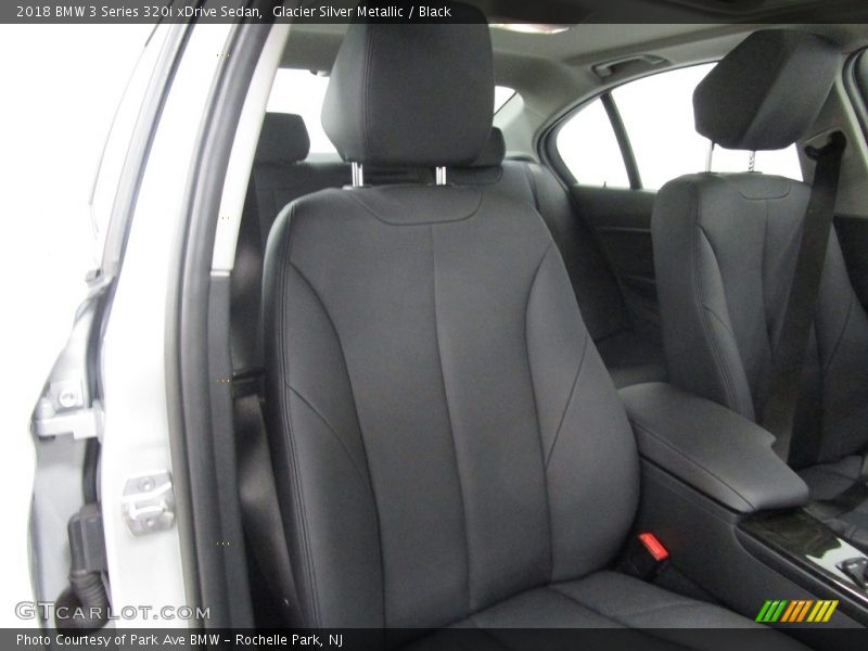 Glacier Silver Metallic / Black 2018 BMW 3 Series 320i xDrive Sedan