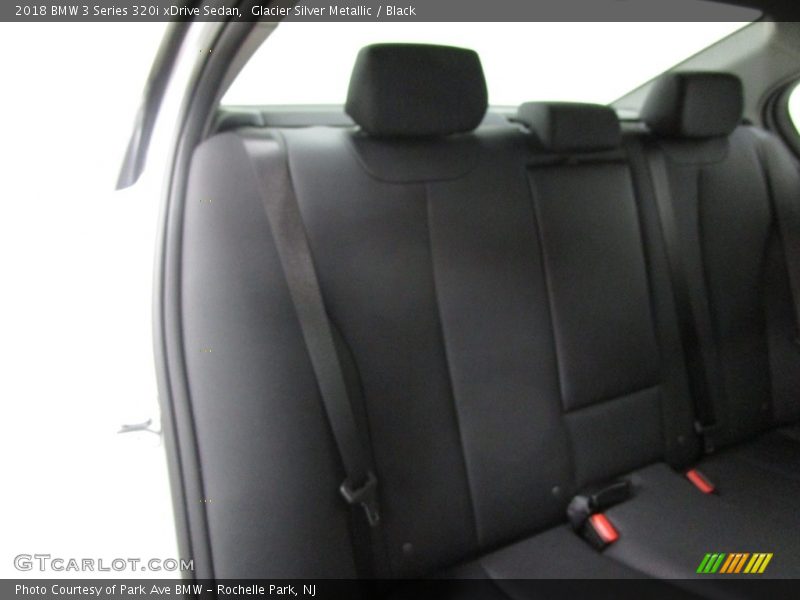 Glacier Silver Metallic / Black 2018 BMW 3 Series 320i xDrive Sedan