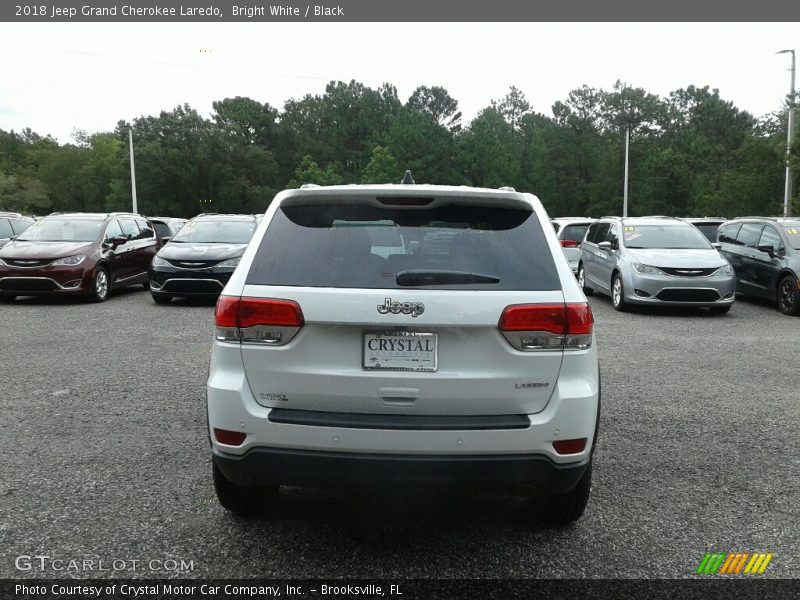 Bright White / Black 2018 Jeep Grand Cherokee Laredo