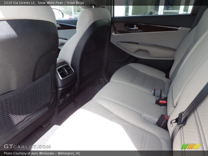 Snow White Pearl / Stone Beige 2016 Kia Sorento LX