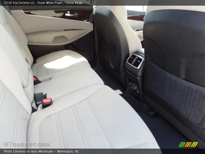 Snow White Pearl / Stone Beige 2016 Kia Sorento LX