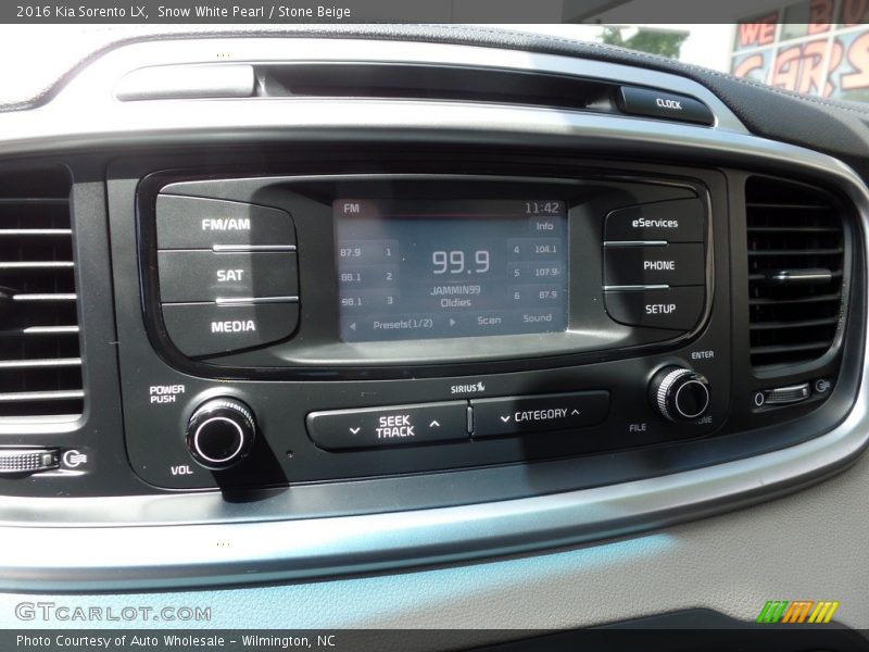Snow White Pearl / Stone Beige 2016 Kia Sorento LX