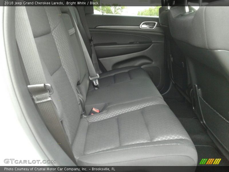 Bright White / Black 2018 Jeep Grand Cherokee Laredo