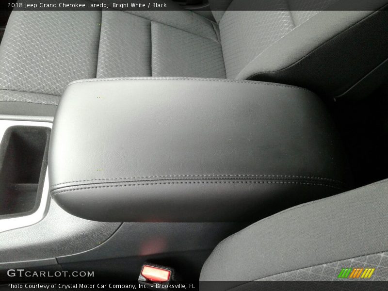 Bright White / Black 2018 Jeep Grand Cherokee Laredo