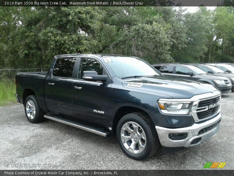 Front 3/4 View of 2019 1500 Big Horn Crew Cab