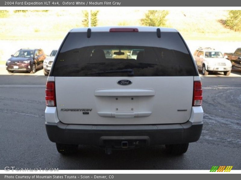 Oxford White / Medium Flint Gray 2004 Ford Expedition XLT 4x4