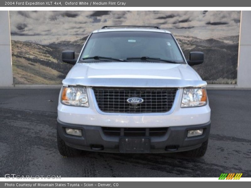 Oxford White / Medium Flint Gray 2004 Ford Expedition XLT 4x4