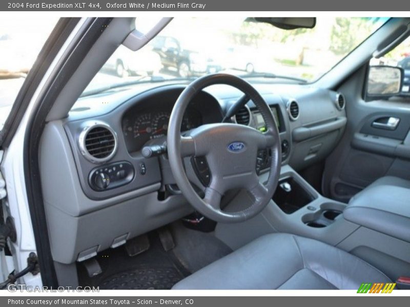 Oxford White / Medium Flint Gray 2004 Ford Expedition XLT 4x4