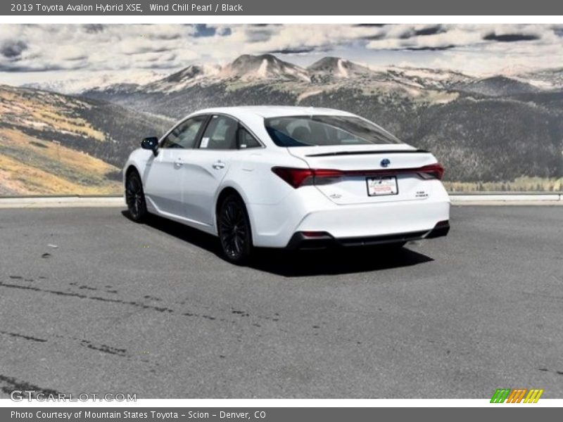 Wind Chill Pearl / Black 2019 Toyota Avalon Hybrid XSE