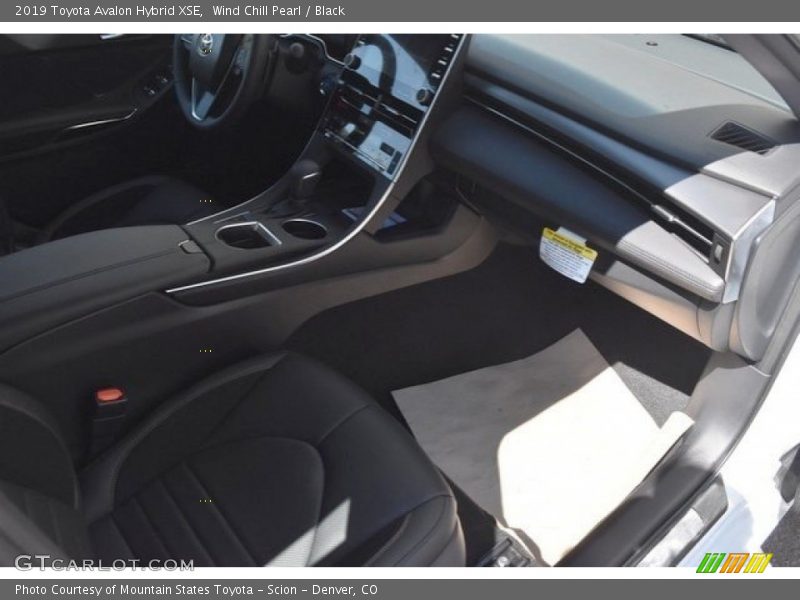 Wind Chill Pearl / Black 2019 Toyota Avalon Hybrid XSE