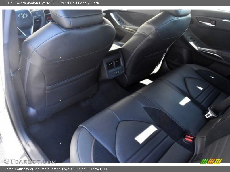 Wind Chill Pearl / Black 2019 Toyota Avalon Hybrid XSE