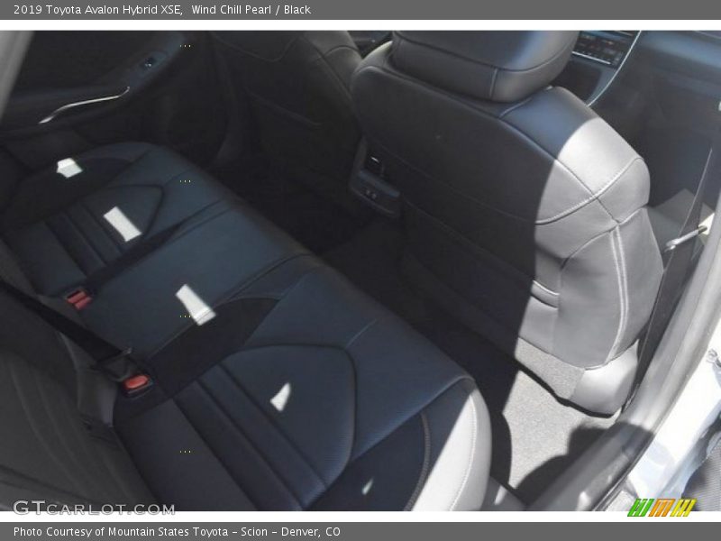 Wind Chill Pearl / Black 2019 Toyota Avalon Hybrid XSE