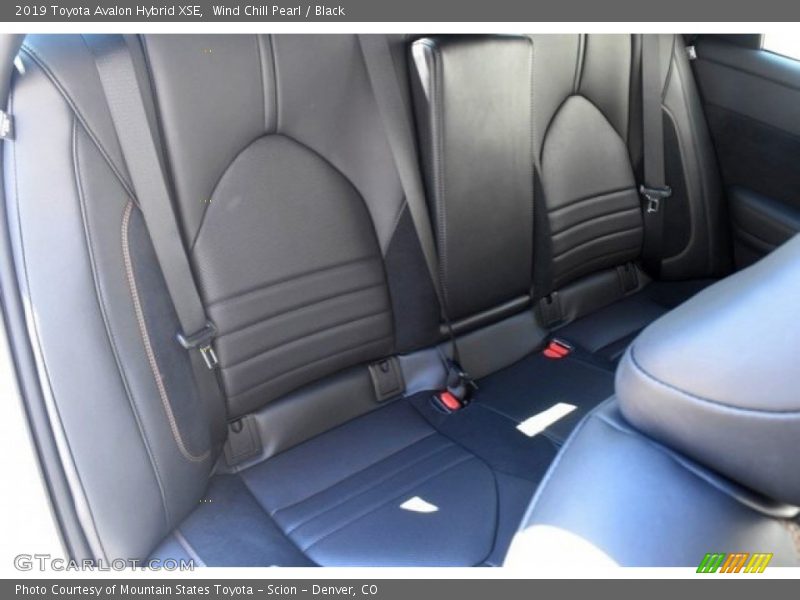 Wind Chill Pearl / Black 2019 Toyota Avalon Hybrid XSE