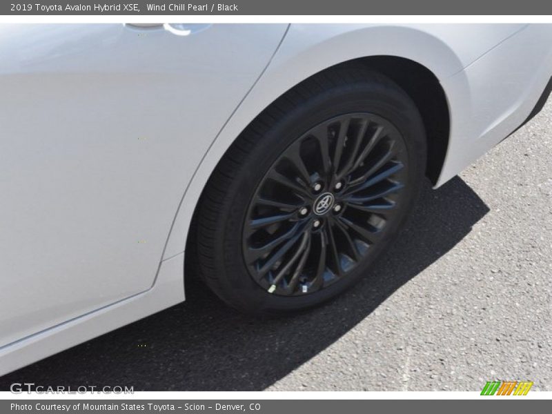 Wind Chill Pearl / Black 2019 Toyota Avalon Hybrid XSE