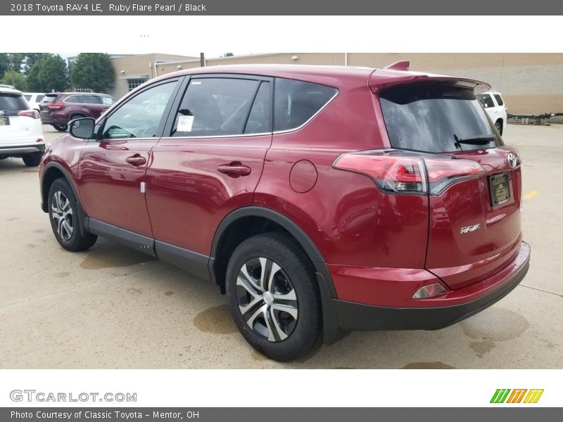 Ruby Flare Pearl / Black 2018 Toyota RAV4 LE