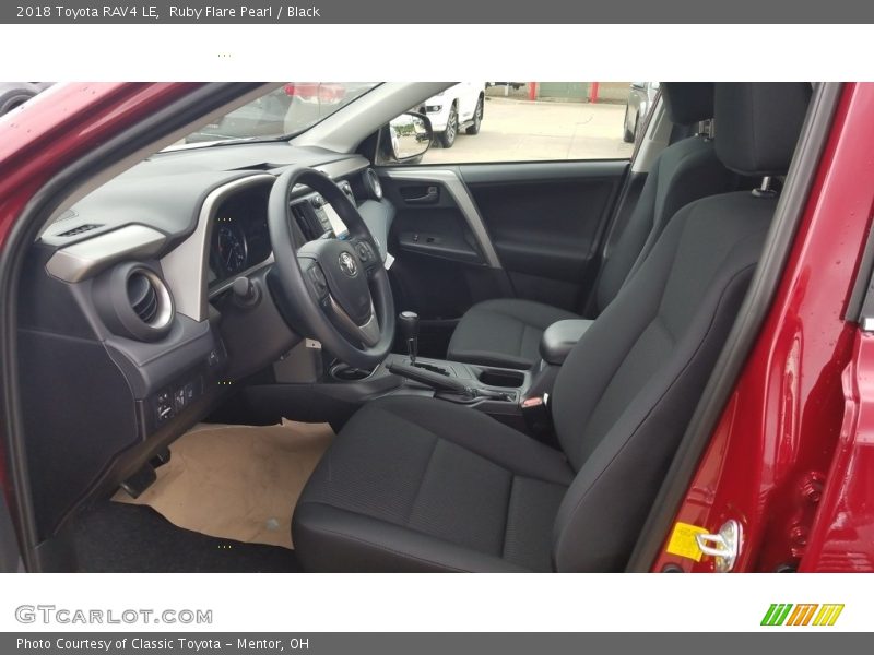 Ruby Flare Pearl / Black 2018 Toyota RAV4 LE