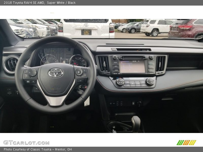 Super White / Black 2018 Toyota RAV4 SE AWD