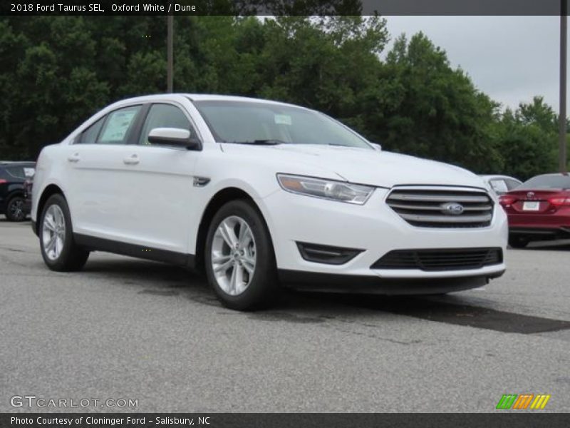 Oxford White / Dune 2018 Ford Taurus SEL
