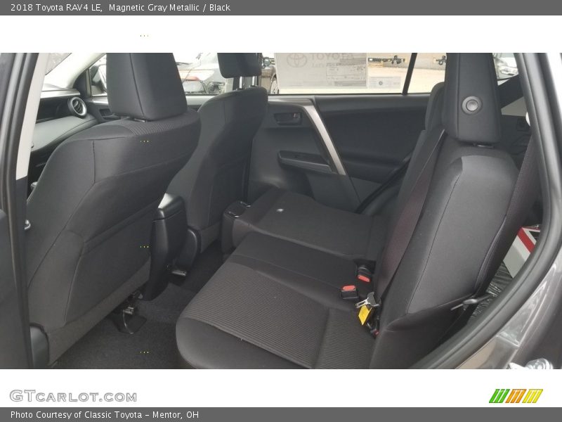 Magnetic Gray Metallic / Black 2018 Toyota RAV4 LE