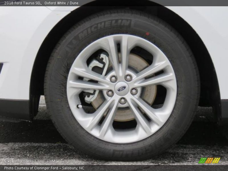 Oxford White / Dune 2018 Ford Taurus SEL