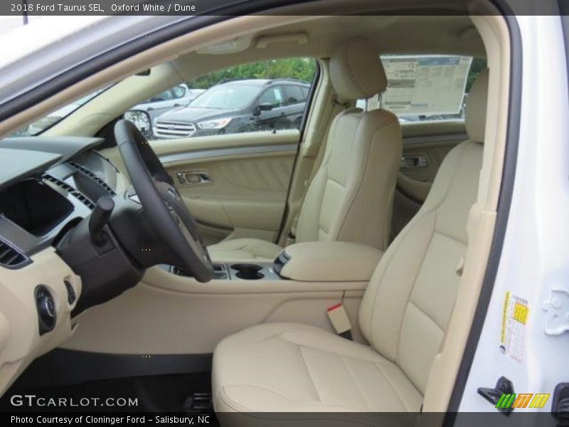 Oxford White / Dune 2018 Ford Taurus SEL