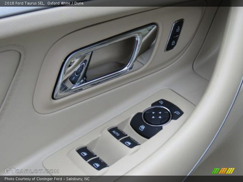 Oxford White / Dune 2018 Ford Taurus SEL