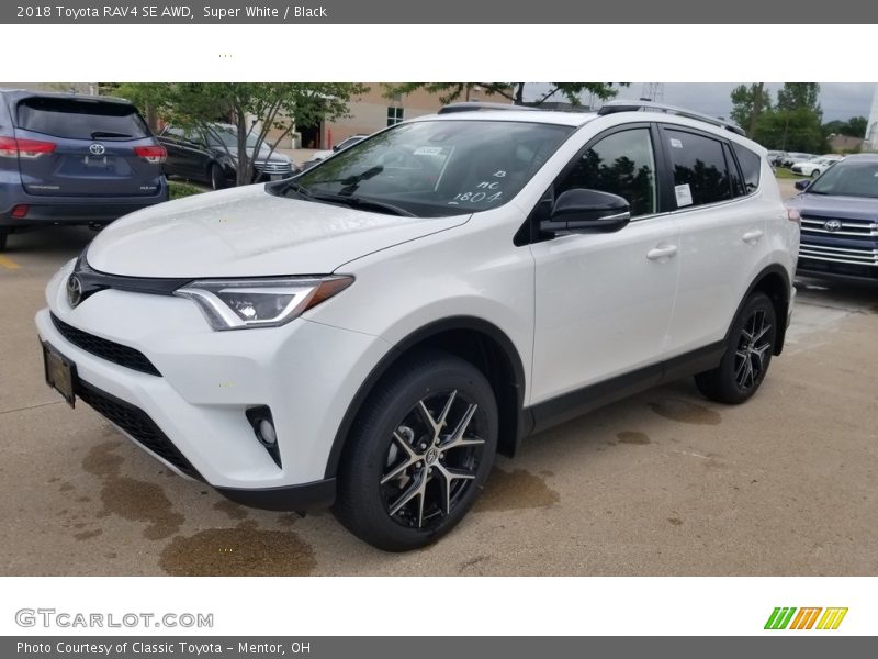 Super White / Black 2018 Toyota RAV4 SE AWD