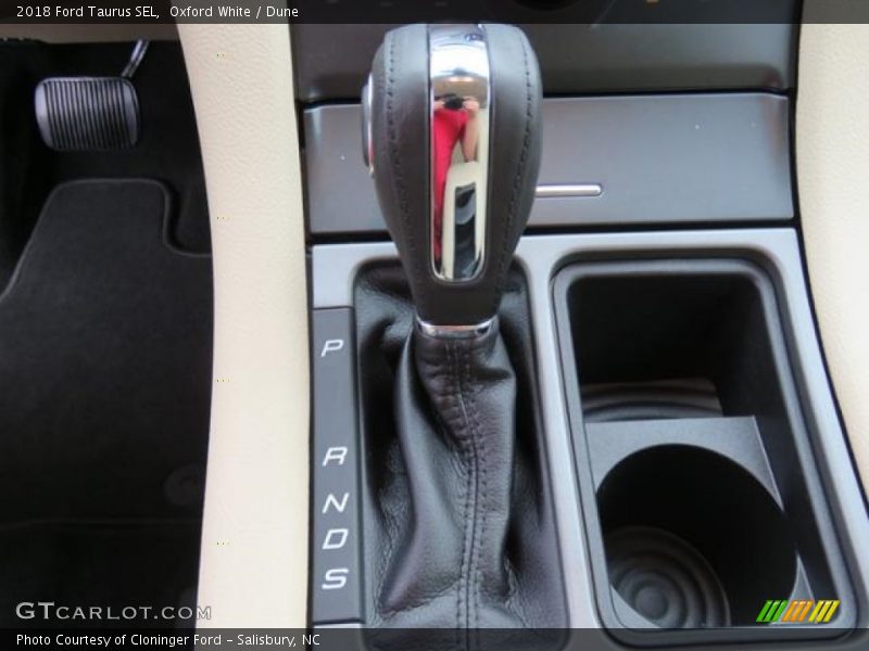 Oxford White / Dune 2018 Ford Taurus SEL