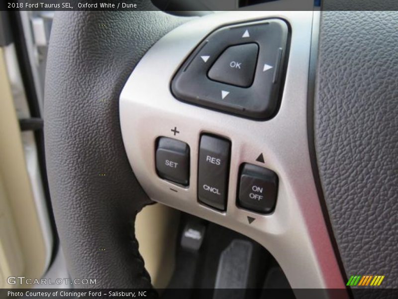 Oxford White / Dune 2018 Ford Taurus SEL