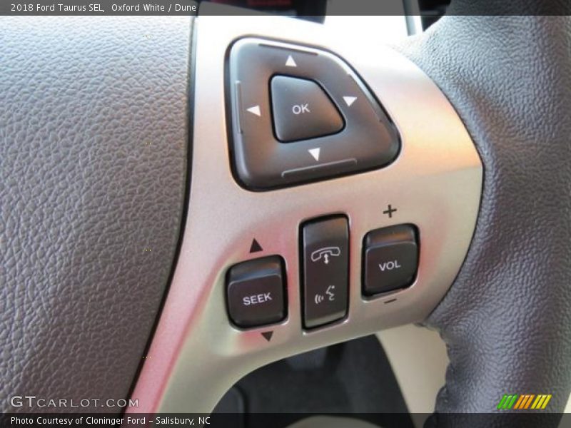 Oxford White / Dune 2018 Ford Taurus SEL