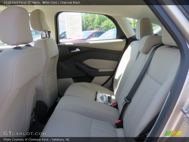 White Gold / Charcoal Black 2018 Ford Focus SE Hatch