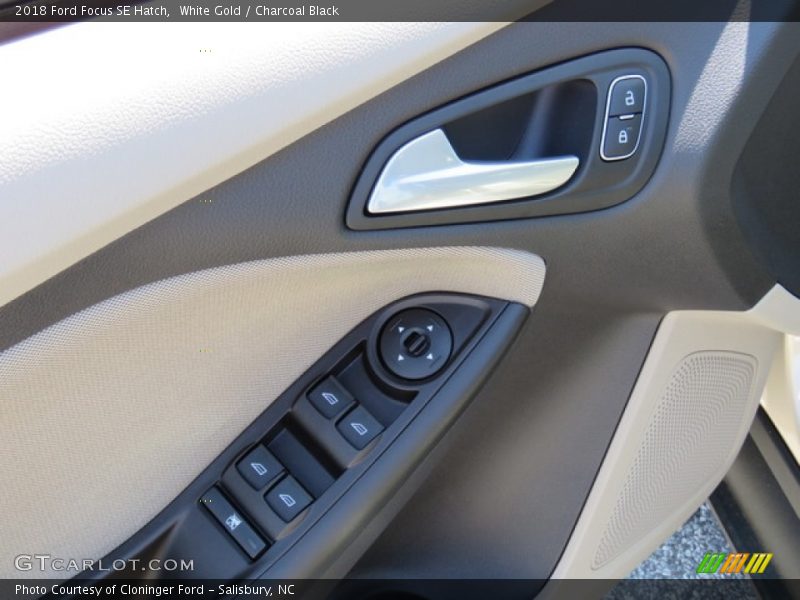 White Gold / Charcoal Black 2018 Ford Focus SE Hatch