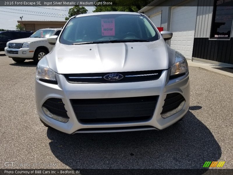 Ingot Silver Metallic / Medium Light Stone 2016 Ford Escape SE