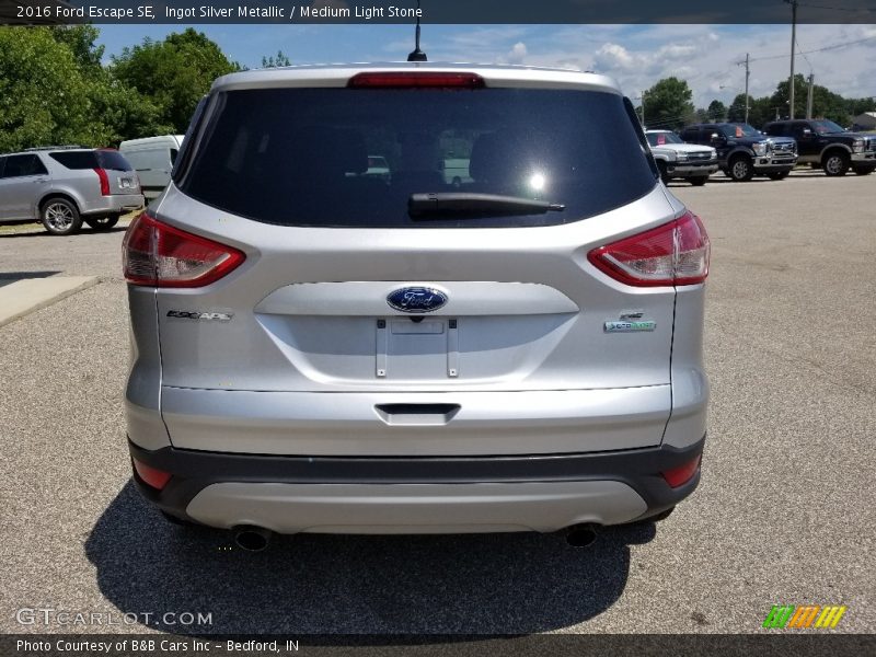 Ingot Silver Metallic / Medium Light Stone 2016 Ford Escape SE