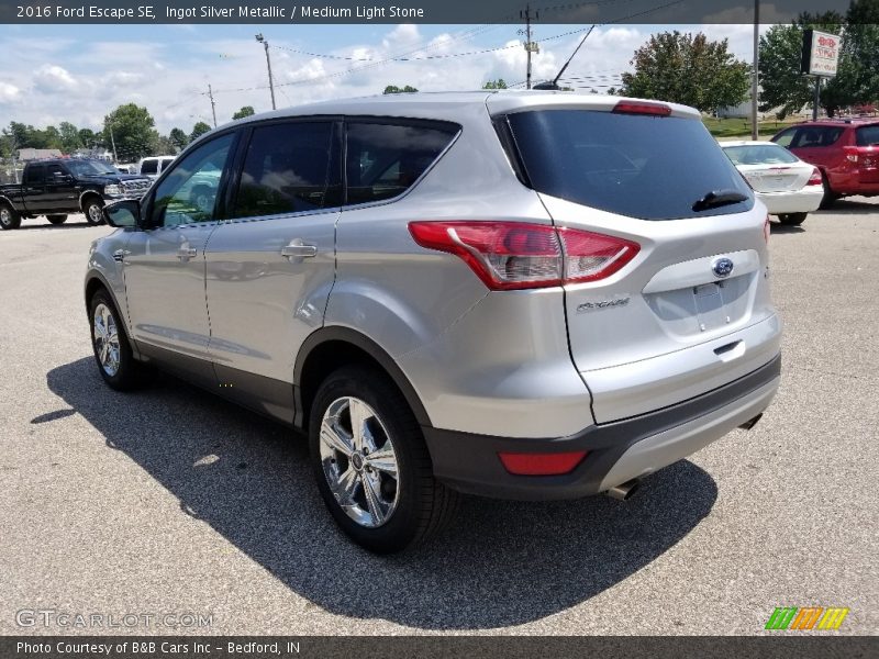 Ingot Silver Metallic / Medium Light Stone 2016 Ford Escape SE