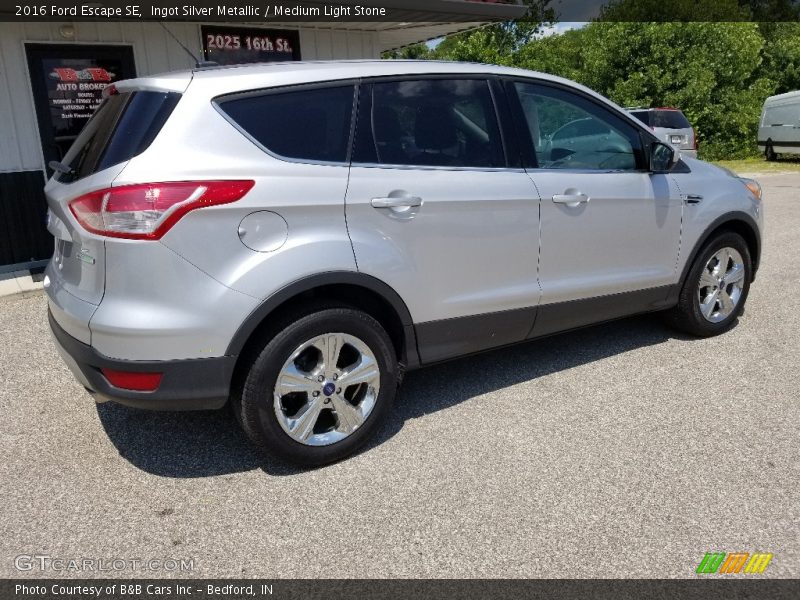 Ingot Silver Metallic / Medium Light Stone 2016 Ford Escape SE