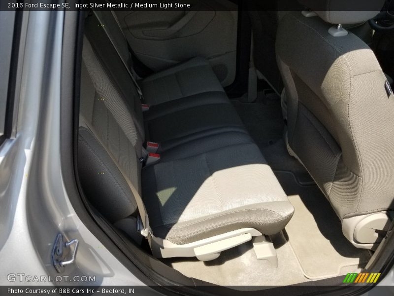 Ingot Silver Metallic / Medium Light Stone 2016 Ford Escape SE