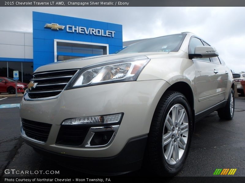Champagne Silver Metallic / Ebony 2015 Chevrolet Traverse LT AWD