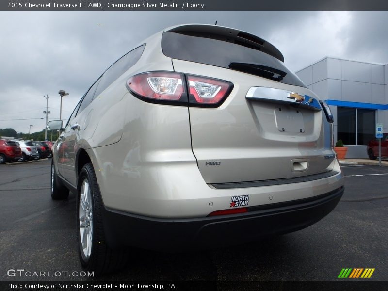 Champagne Silver Metallic / Ebony 2015 Chevrolet Traverse LT AWD